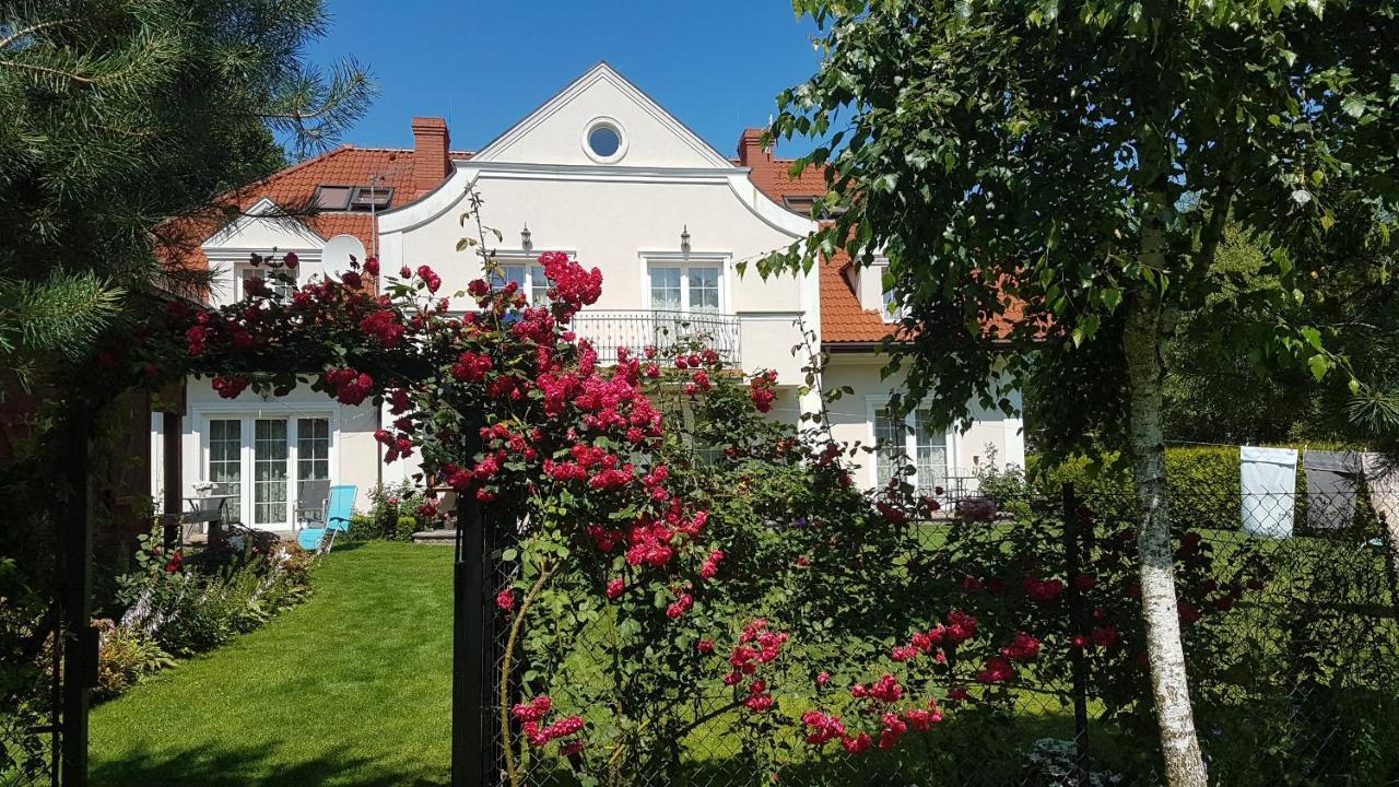 Dworek Pod Roza Karwienskie Bloto Drugie Exterior photo